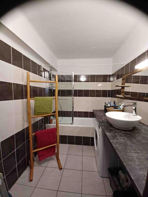 Grand T2 Esprit Loft Coeur De Ville Sète Esterno foto